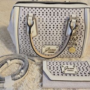 Set Guess White and Gold Geometric Satchel